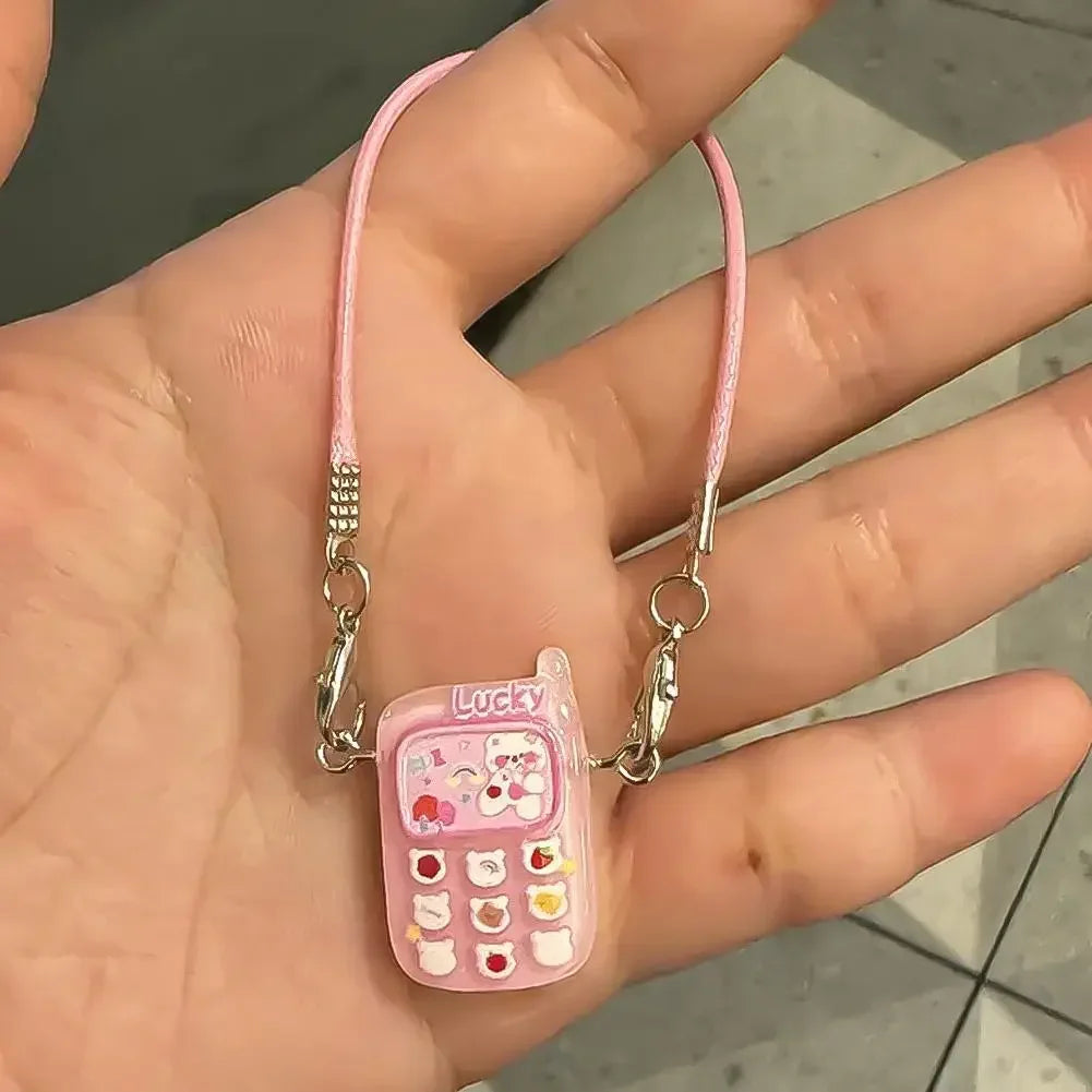 📱 Pendentif Mini Cartoon Labubu – L’accessoire qui fait toute la différence !