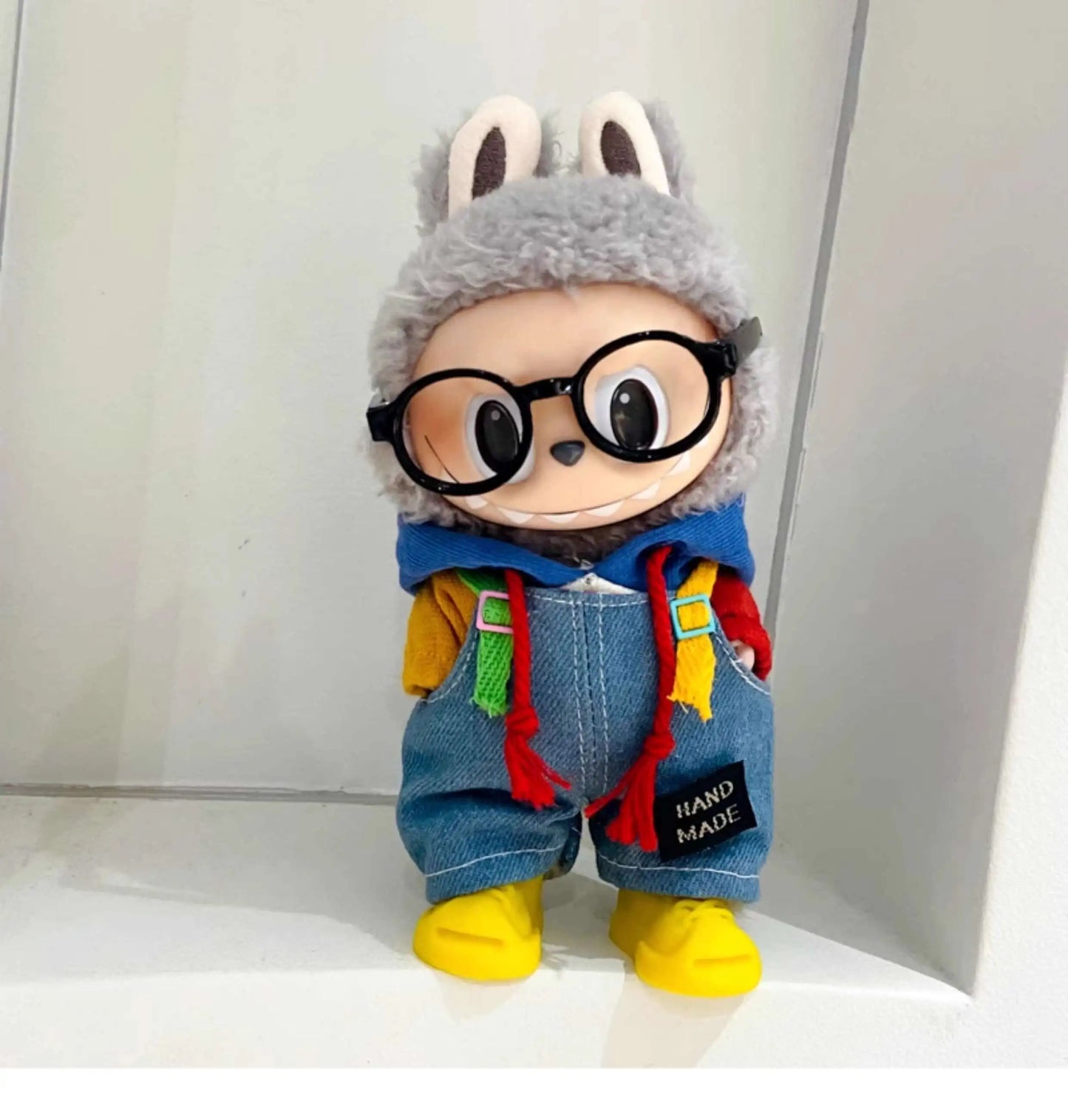 👖💙 Overalls en Denim pour Poupée Labubu – 17 cm de Style et d’Aventure !