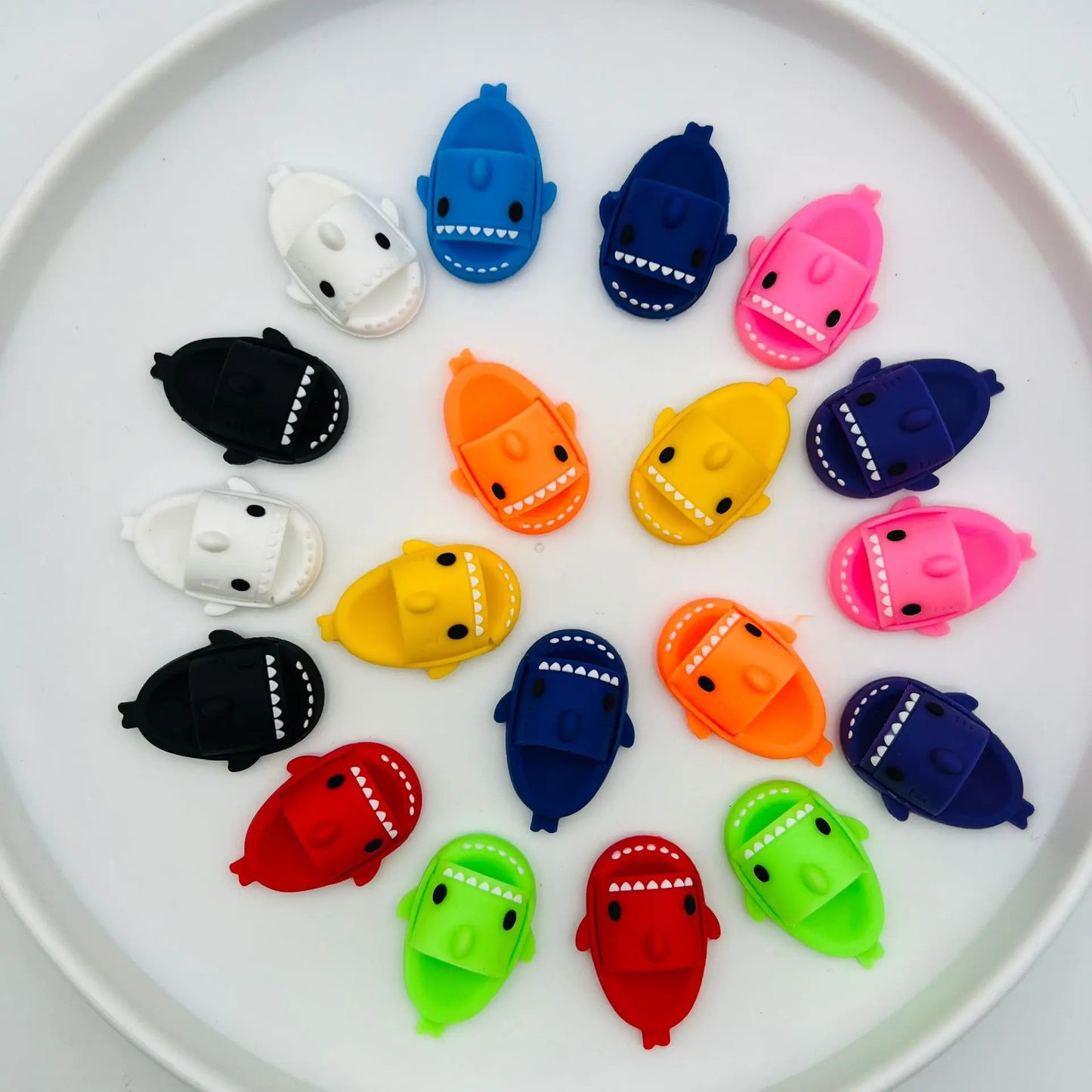 🦈 Chaussons Requin Miniatures – Accessoires Fantaisie pour Poupées Labubu