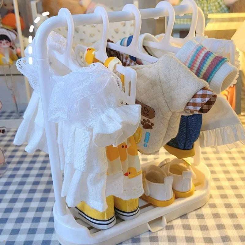 👗 Ensemble de 10 Mini Cintres pour Poupées Labubu – Organisation & Style
