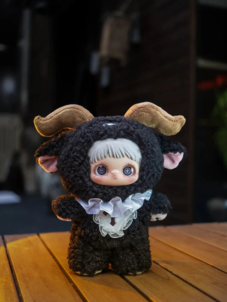 🌲 Peluche Kawaii Maymei V2 – Série Dark Forest | Décor de Bureau Mystérieux
