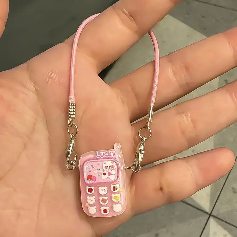 📱 Pendentif Mini Cartoon Labubu – L’accessoire qui fait toute la différence !
