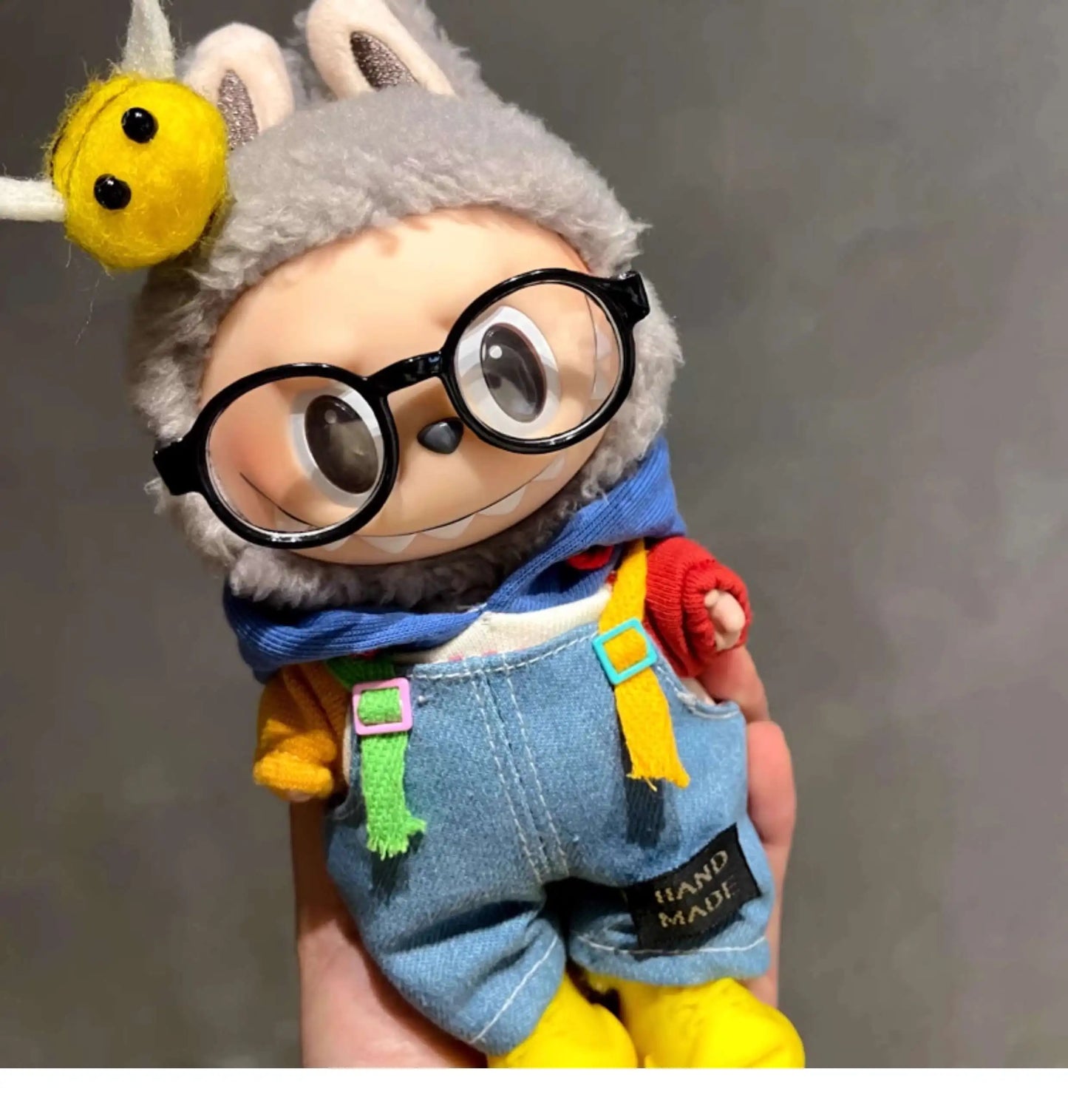 👖💙 Overalls en Denim pour Poupée Labubu – 17 cm de Style et d’Aventure !