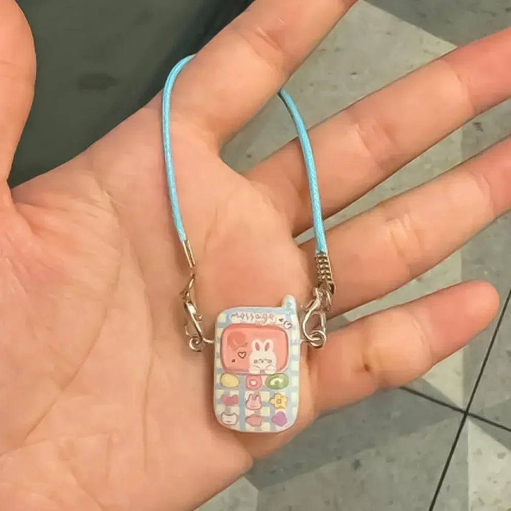 📱 Pendentif Mini Cartoon Labubu – L’accessoire qui fait toute la différence !