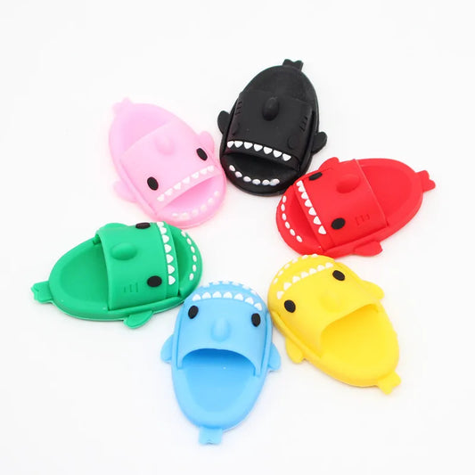 🦈 Chaussons Requin Miniatures – Accessoires Fantaisie pour Poupées Labubu