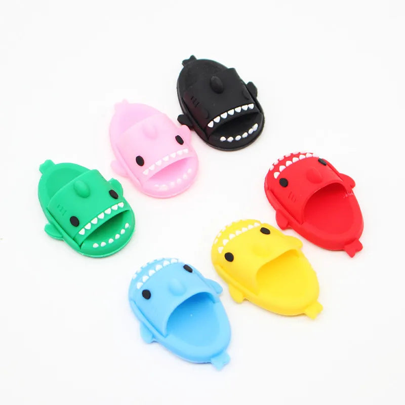 🦈 Chaussons Requin Miniatures – Accessoires Fantaisie pour Poupées Labubu