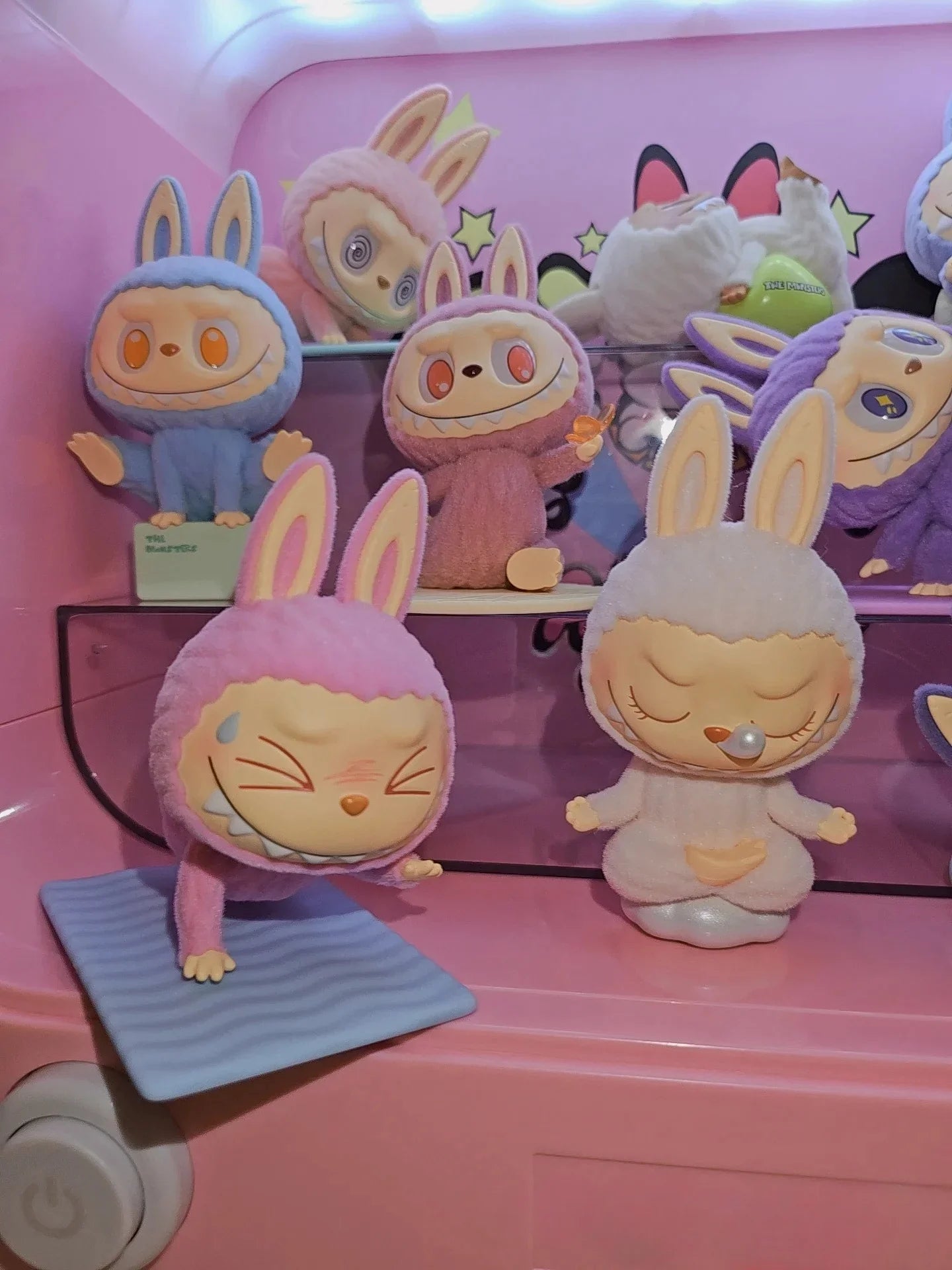🧘 Figurine Labubu Lazy Yoga – Boîte Surprise Kawaii