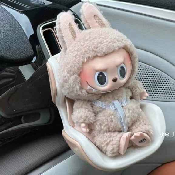 🚗 Siège Auto Labubu – Votre Copilote Kawaii pour des Trajets Pleins de Joie