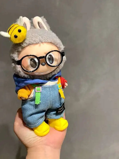 👖💙 Overalls en Denim pour Poupée Labubu – 17 cm de Style et d’Aventure !